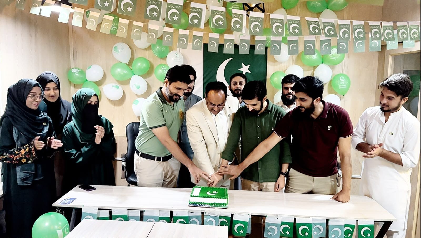 independence_day_cake_cutting